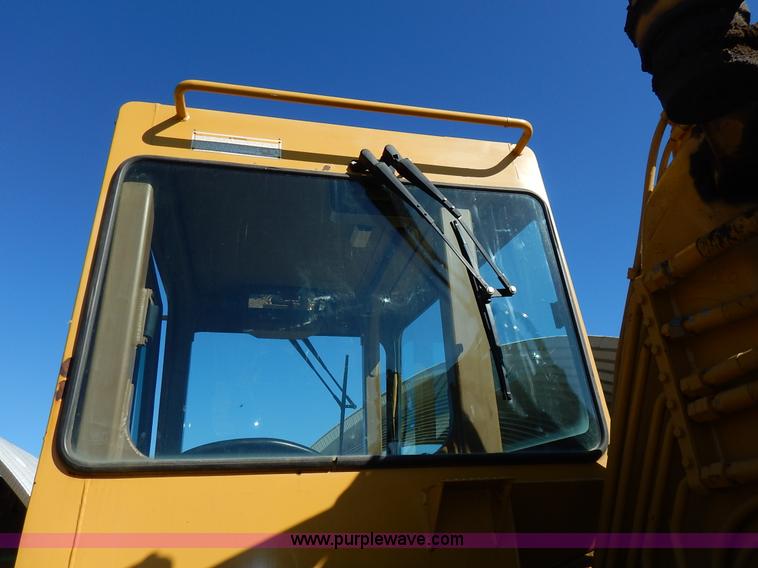 image for item K7161 2001 Caterpillar 613C Series II scraper