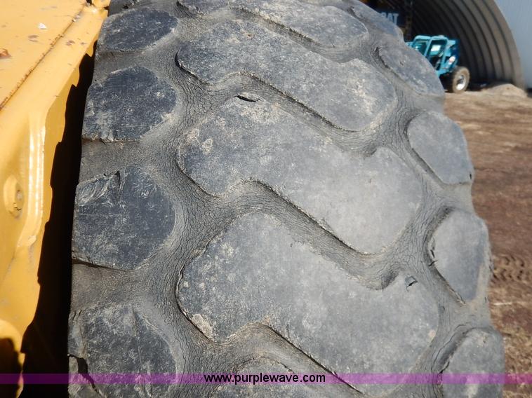 image for item K7161 2001 Caterpillar 613C Series II scraper