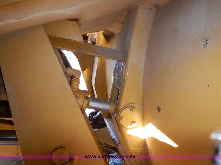 image for item K7161 2001 Caterpillar 613C Series II scraper