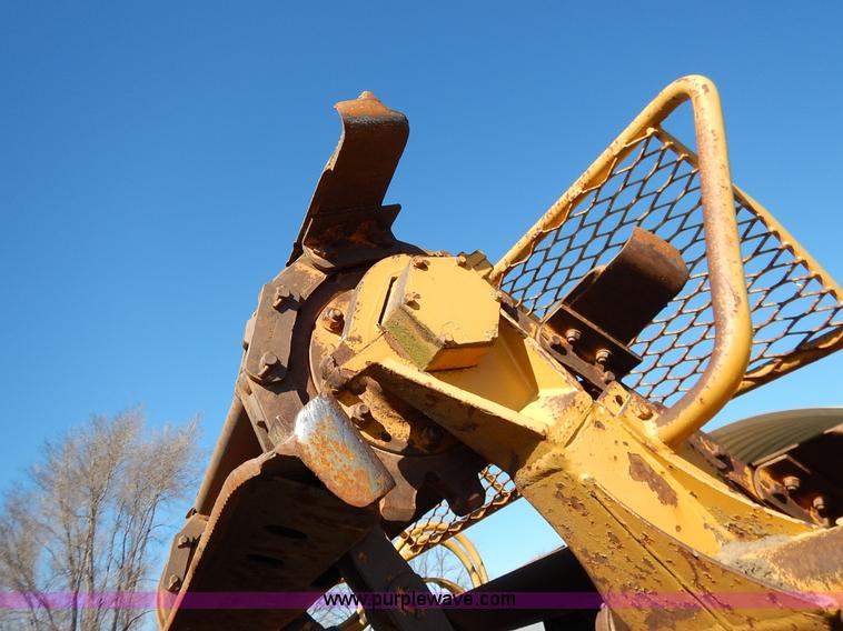 image for item K7161 2001 Caterpillar 613C Series II scraper