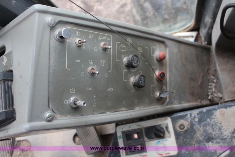 image for item K7163 1995 Komatsu GD650A-2B motor grader