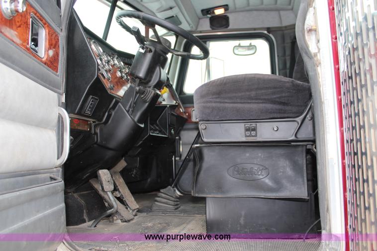 image for item K7181 1999 Peterbilt 379 semi truck