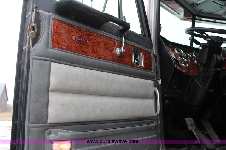 image for item K7181 1999 Peterbilt 379 semi truck