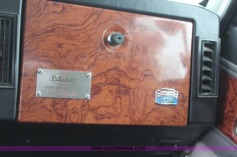 image for item K7181 1999 Peterbilt 379 semi truck