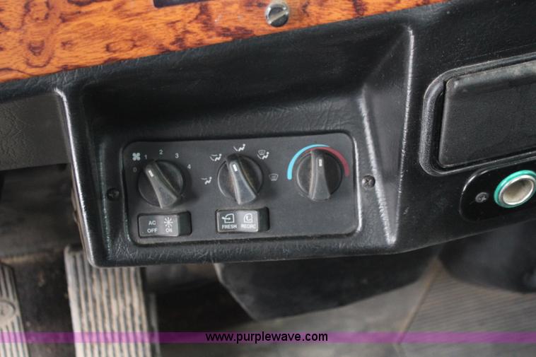 image for item K7181 1999 Peterbilt 379 semi truck