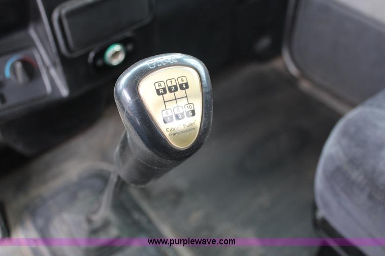 image for item K7181 1999 Peterbilt 379 semi truck