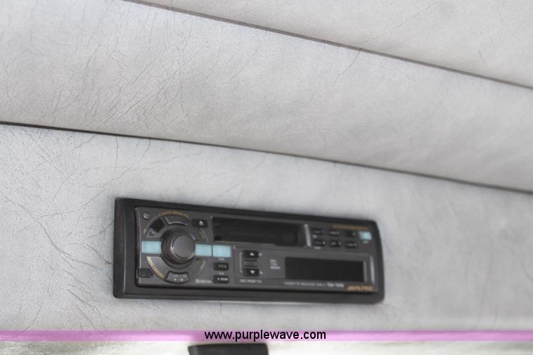 image for item K7181 1999 Peterbilt 379 semi truck