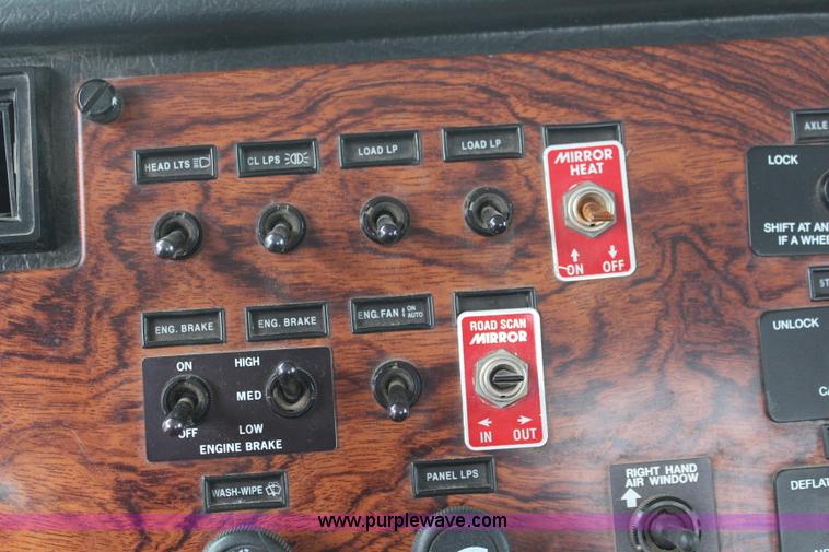 image for item K7181 1999 Peterbilt 379 semi truck