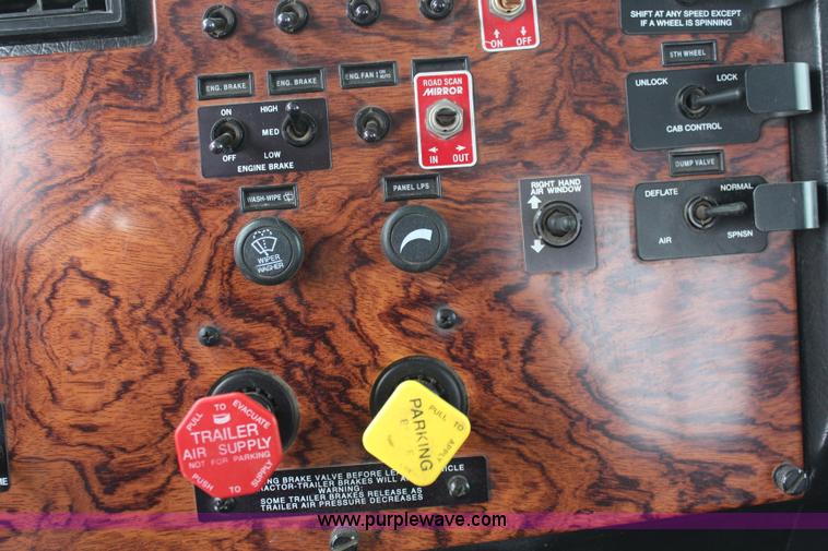 image for item K7181 1999 Peterbilt 379 semi truck