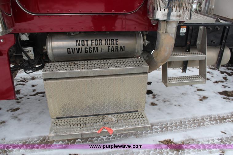 image for item K7181 1999 Peterbilt 379 semi truck