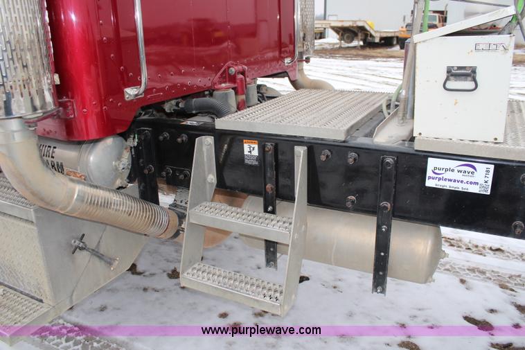 image for item K7181 1999 Peterbilt 379 semi truck