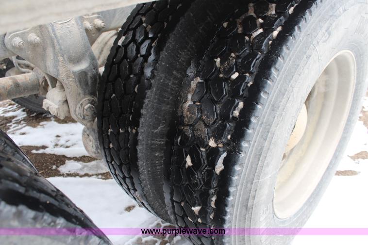 image for item K7181 1999 Peterbilt 379 semi truck