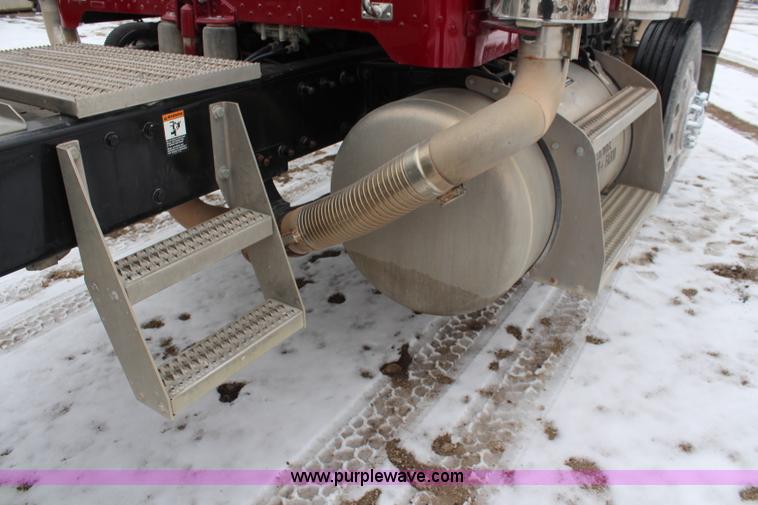 image for item K7181 1999 Peterbilt 379 semi truck