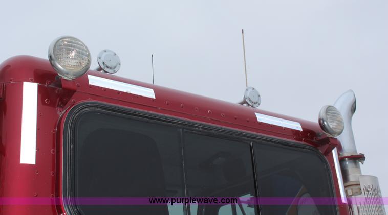 image for item K7181 1999 Peterbilt 379 semi truck