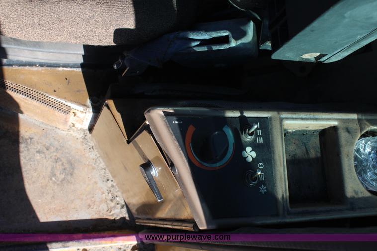 image for item K8821 1993 Caterpillar 936F wheel loader