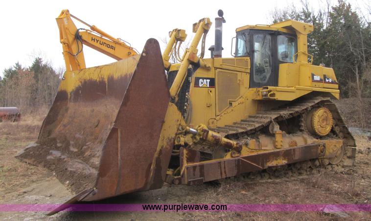 image for item K8833 2000 Caterpillar D9R dozer