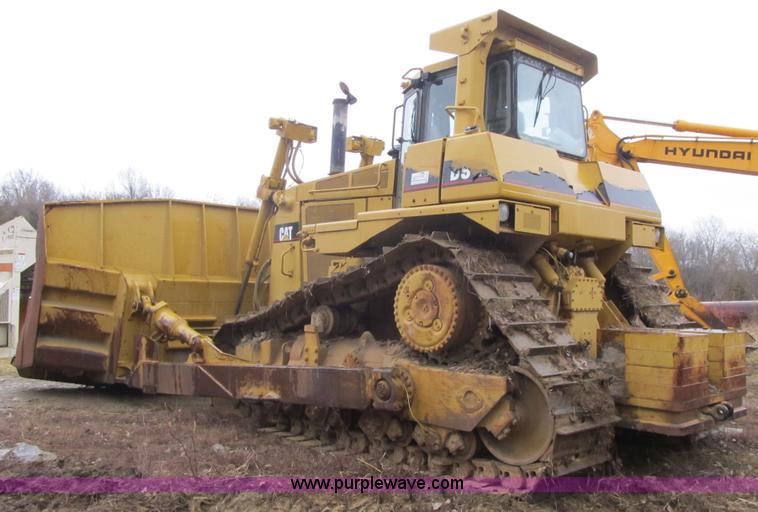 image for item K8833 2000 Caterpillar D9R dozer