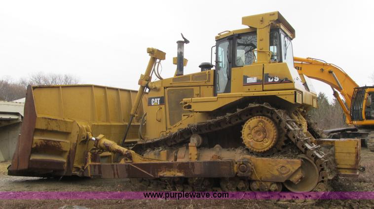 image for item K8833 2000 Caterpillar D9R dozer