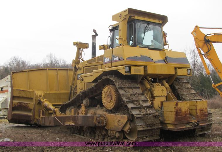 image for item K8833 2000 Caterpillar D9R dozer