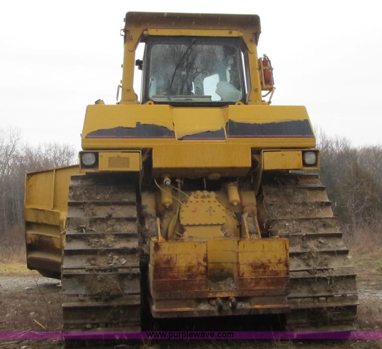 image for item K8833 2000 Caterpillar D9R dozer