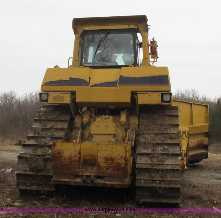 image for item K8833 2000 Caterpillar D9R dozer