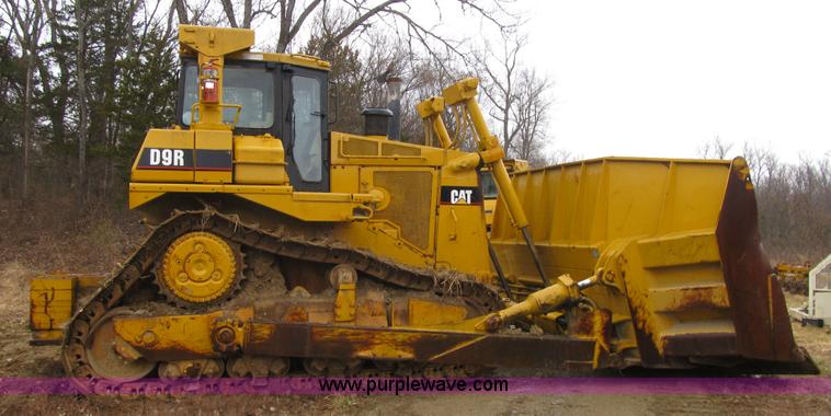 image for item K8833 2000 Caterpillar D9R dozer