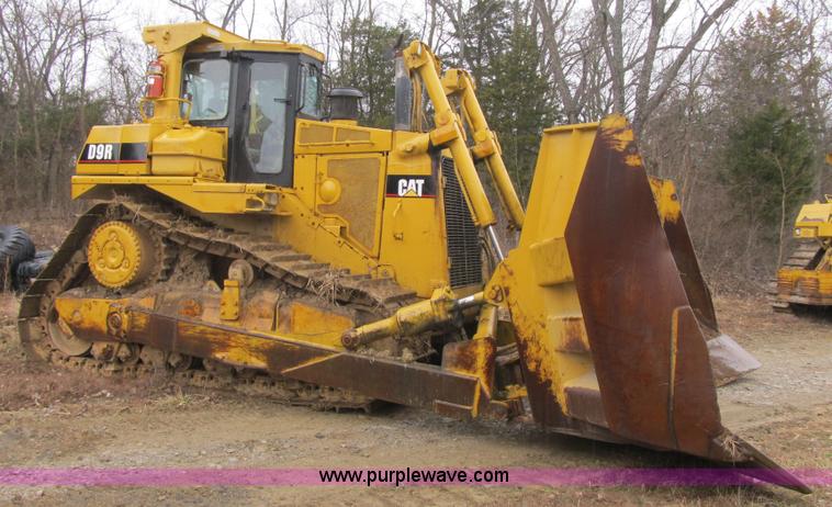 image for item K8833 2000 Caterpillar D9R dozer
