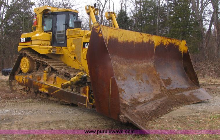 image for item K8833 2000 Caterpillar D9R dozer
