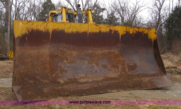 image for item K8833 2000 Caterpillar D9R dozer