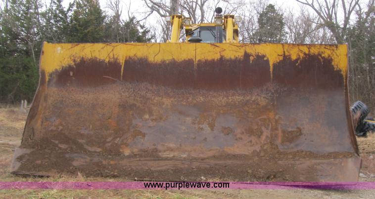 image for item K8833 2000 Caterpillar D9R dozer