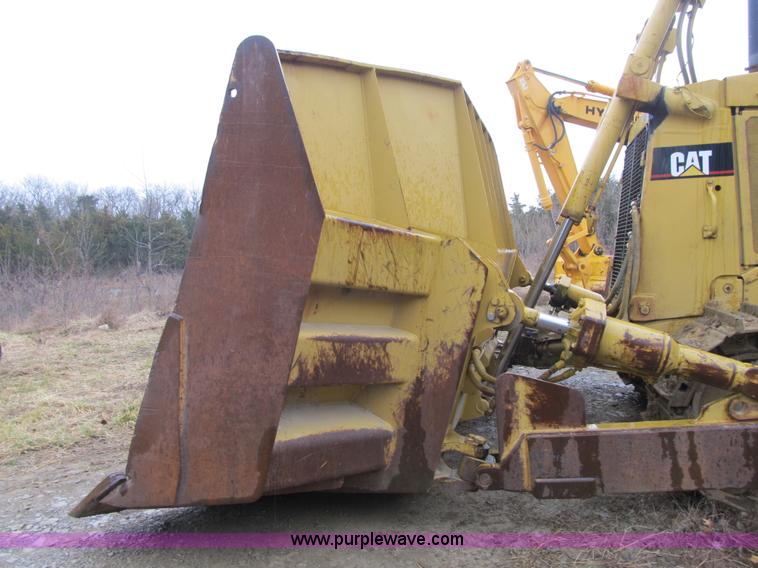 image for item K8833 2000 Caterpillar D9R dozer