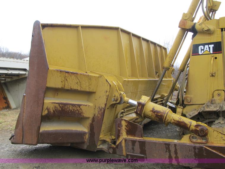 image for item K8833 2000 Caterpillar D9R dozer