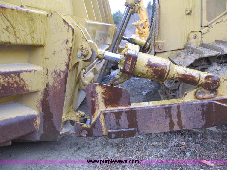 image for item K8833 2000 Caterpillar D9R dozer