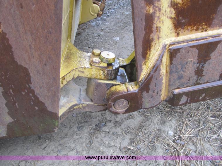 image for item K8833 2000 Caterpillar D9R dozer