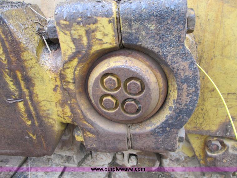 image for item K8833 2000 Caterpillar D9R dozer
