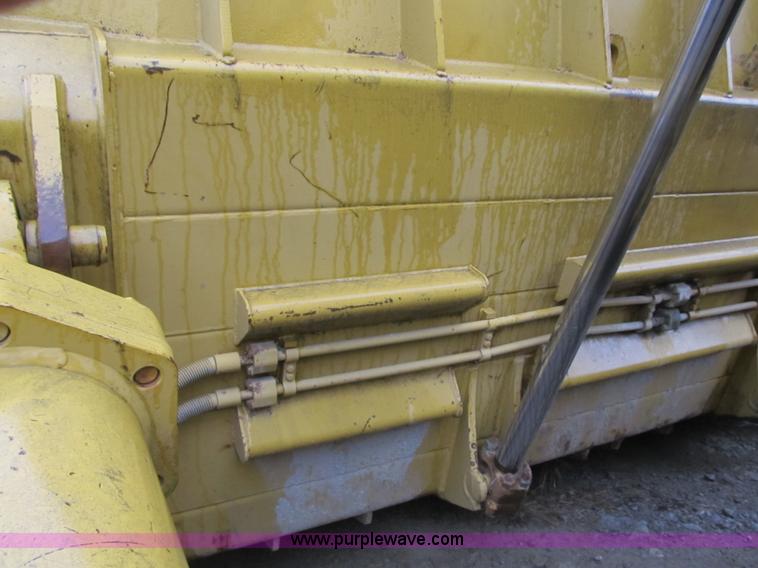 image for item K8833 2000 Caterpillar D9R dozer
