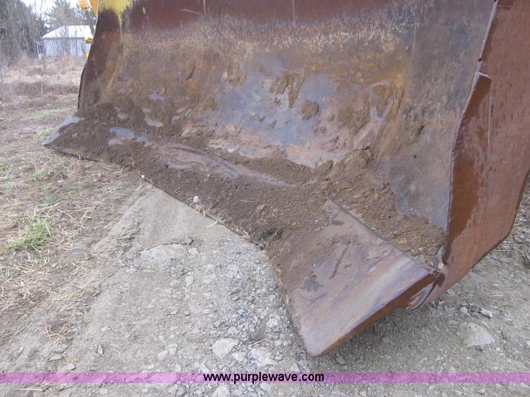 image for item K8833 2000 Caterpillar D9R dozer