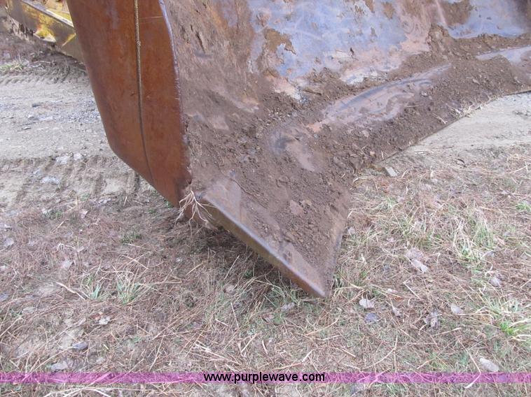 image for item K8833 2000 Caterpillar D9R dozer