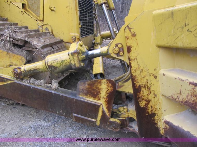image for item K8833 2000 Caterpillar D9R dozer