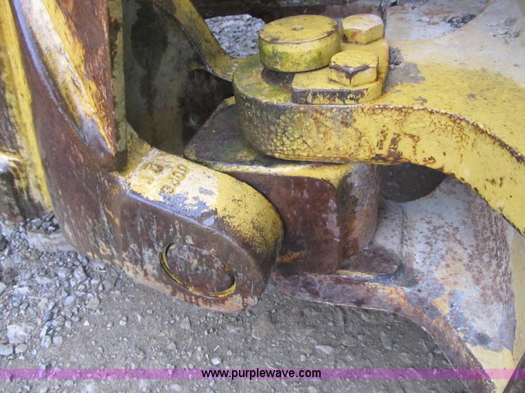 image for item K8833 2000 Caterpillar D9R dozer
