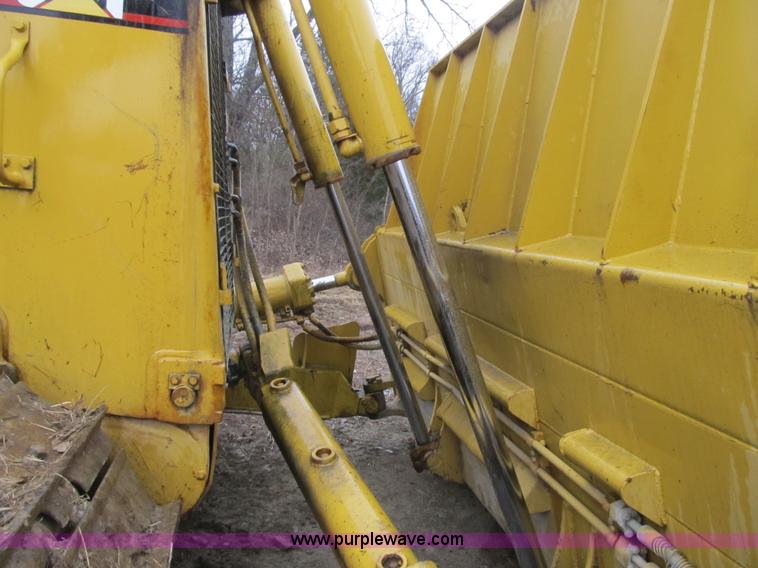 image for item K8833 2000 Caterpillar D9R dozer