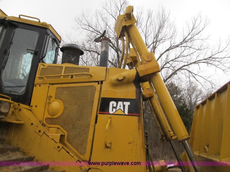 image for item K8833 2000 Caterpillar D9R dozer