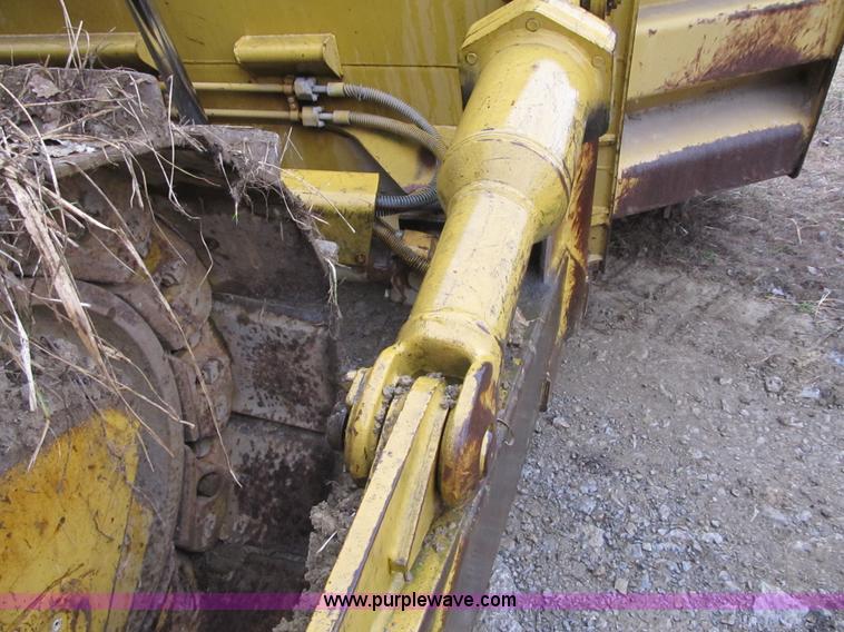 image for item K8833 2000 Caterpillar D9R dozer