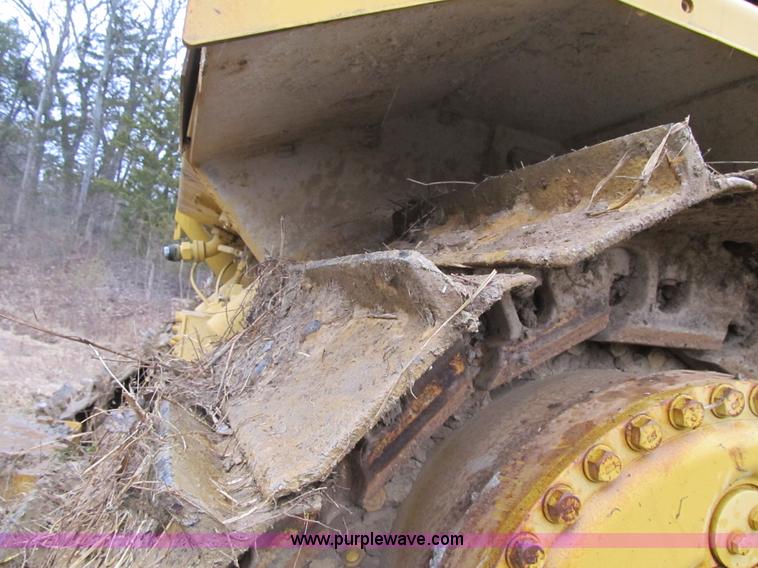 image for item K8833 2000 Caterpillar D9R dozer