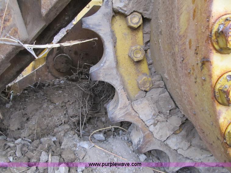 image for item K8833 2000 Caterpillar D9R dozer