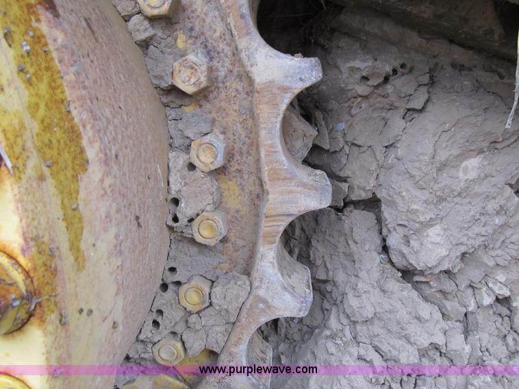 image for item K8833 2000 Caterpillar D9R dozer