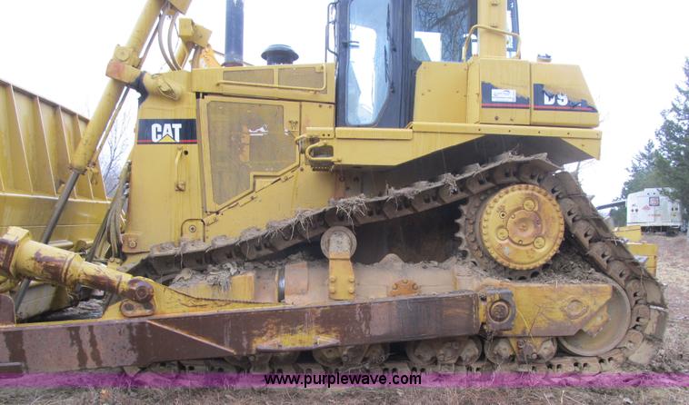 image for item K8833 2000 Caterpillar D9R dozer