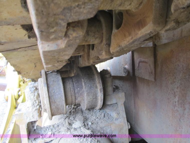 image for item K8833 2000 Caterpillar D9R dozer