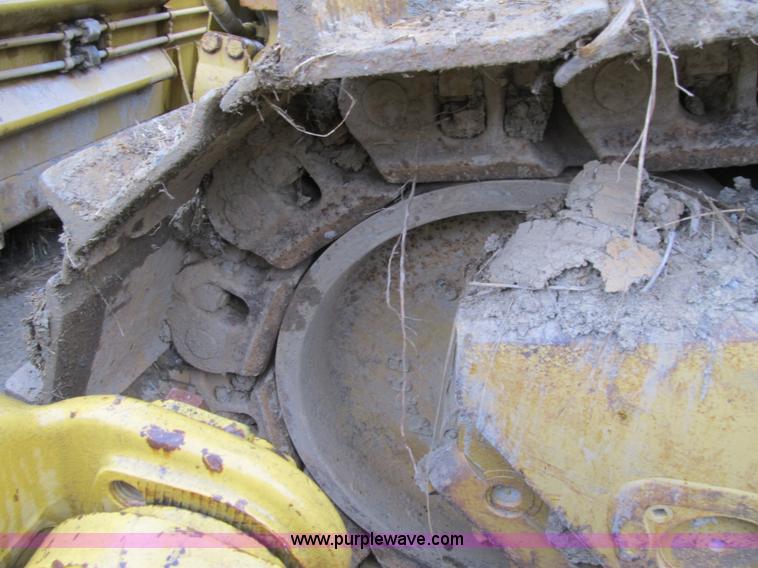 image for item K8833 2000 Caterpillar D9R dozer