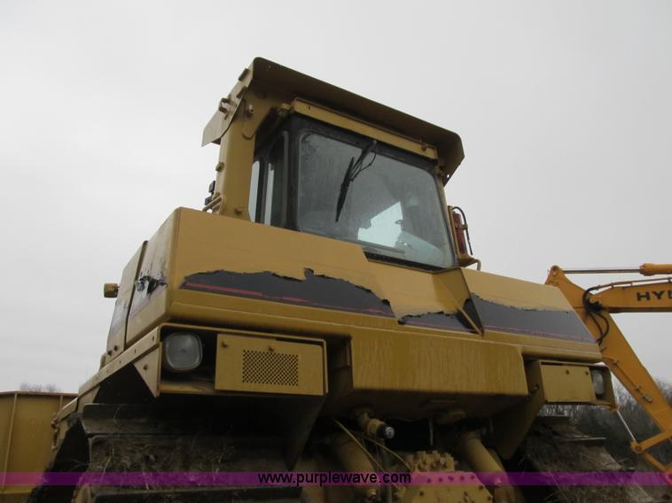 image for item K8833 2000 Caterpillar D9R dozer